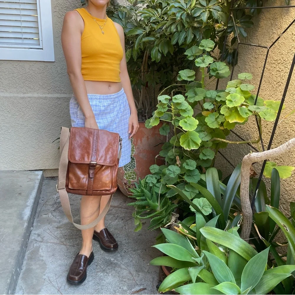 Vintage 80’s orange brown Fossil distressed leather bag